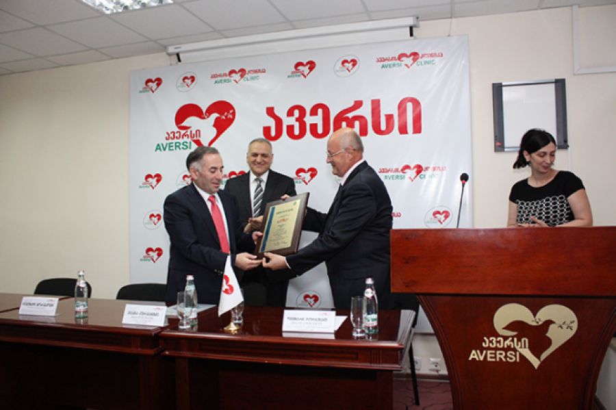 ავერსის კლინიკა პირველი მრავალპროფილური კლინიკაა საქართველოში, რომელსაც საერთაშორისო სერთიფიკატი ISO-9001 მიენიჭა.